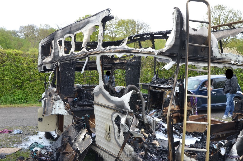 Wohnmobil ausgebrannt Koeln Porz Linder Mauspfad P151.JPG - Miklos Laubert